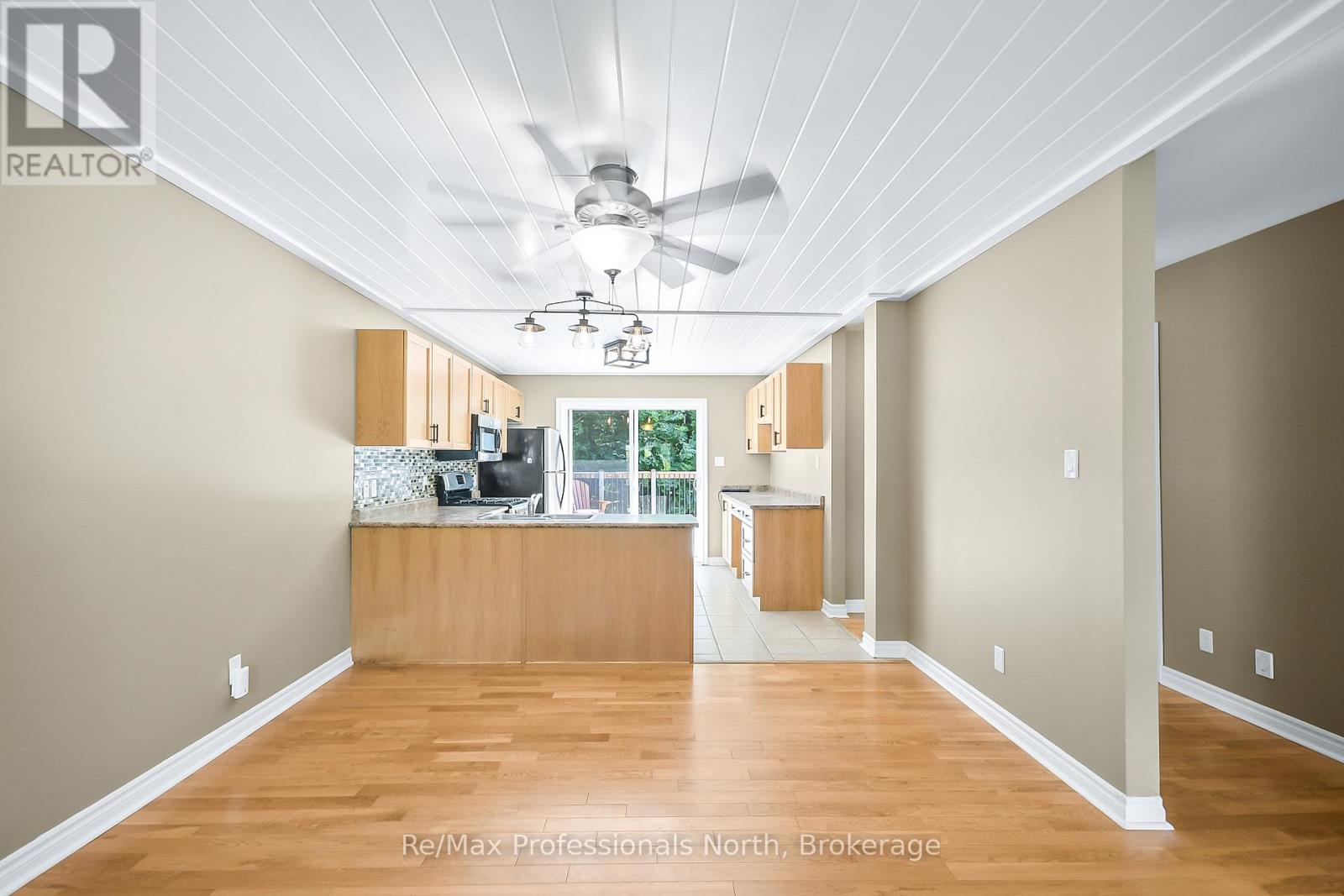 635 Wagner Street, Gravenhurst, Ontario  P1P 1E1 - Photo 8 - X12346223