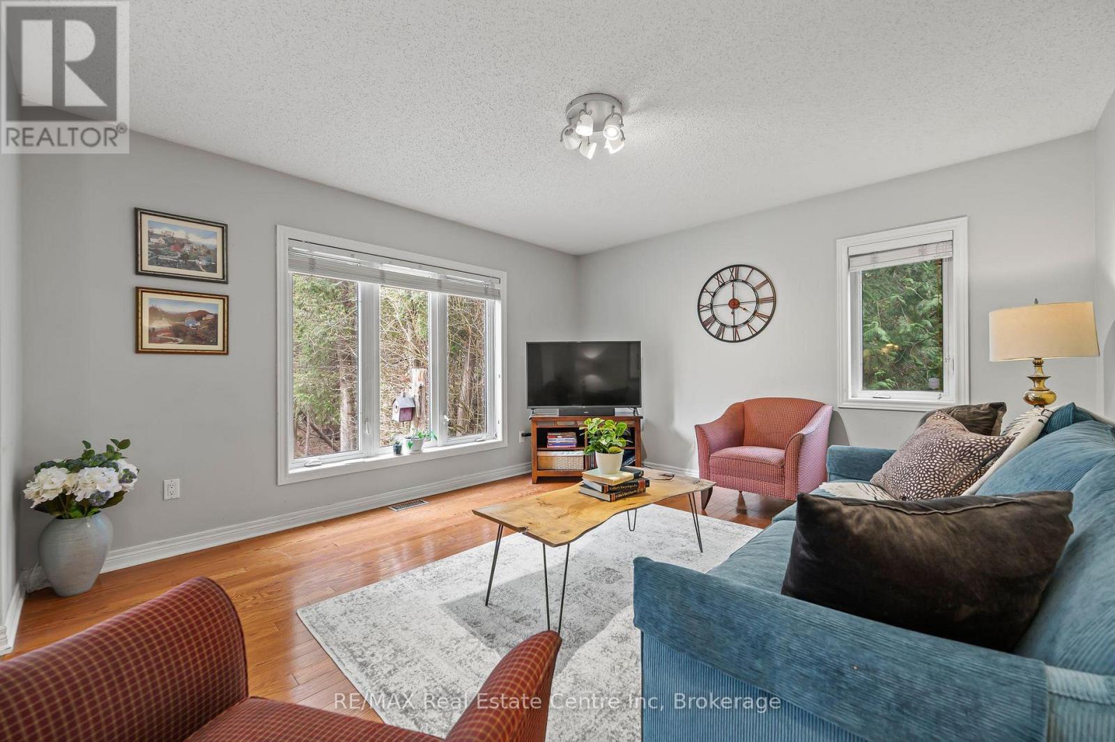5120 Pineridge Drive, Milton, Ontario  L7J 2L7 - Photo 11 - W12346401