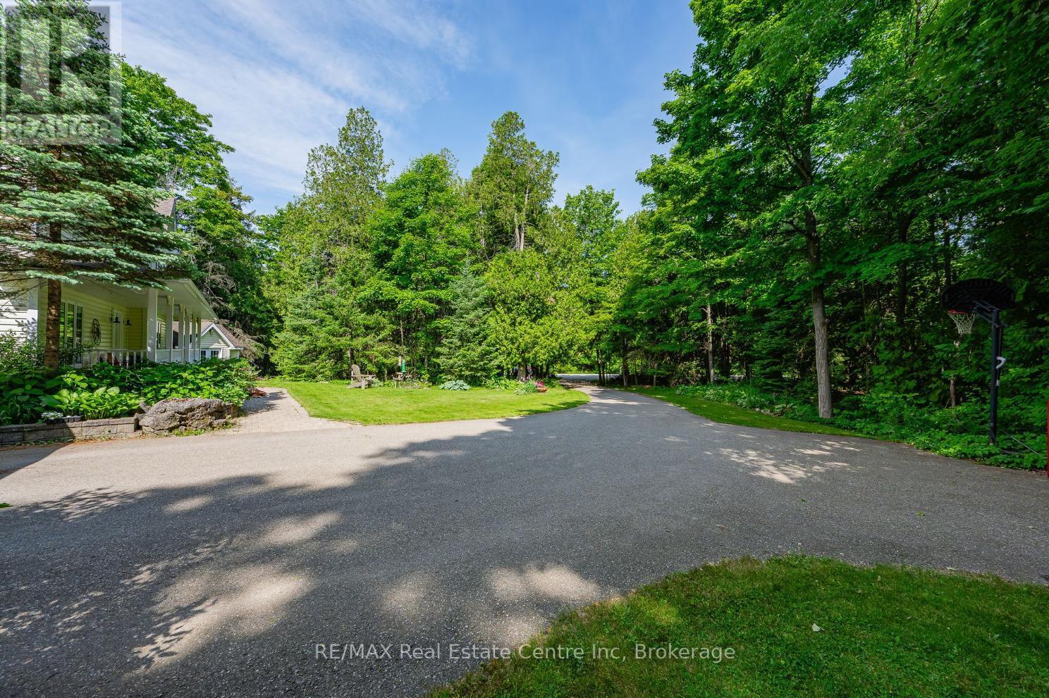 5120 Pineridge Drive, Milton, Ontario  L7J 2L7 - Photo 4 - W12346401