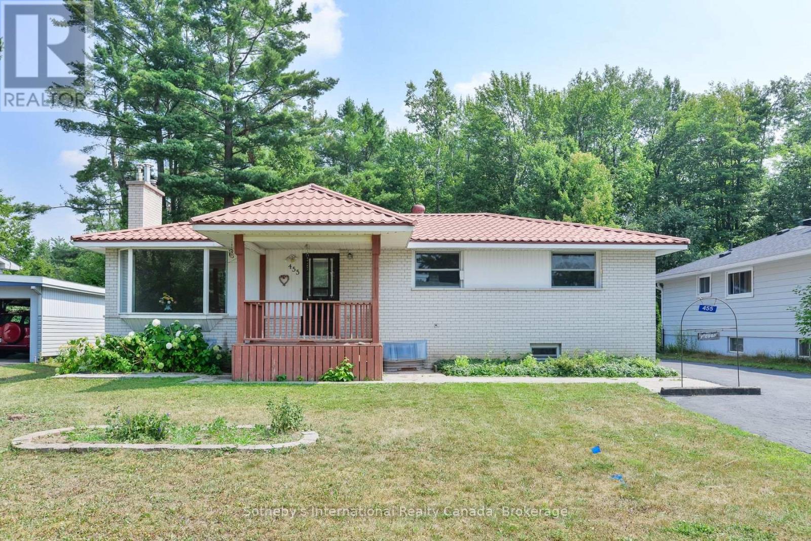 455 Fairview Drive, Gravenhurst, Ontario  P1P 1L2 - Photo 1 - X12346403