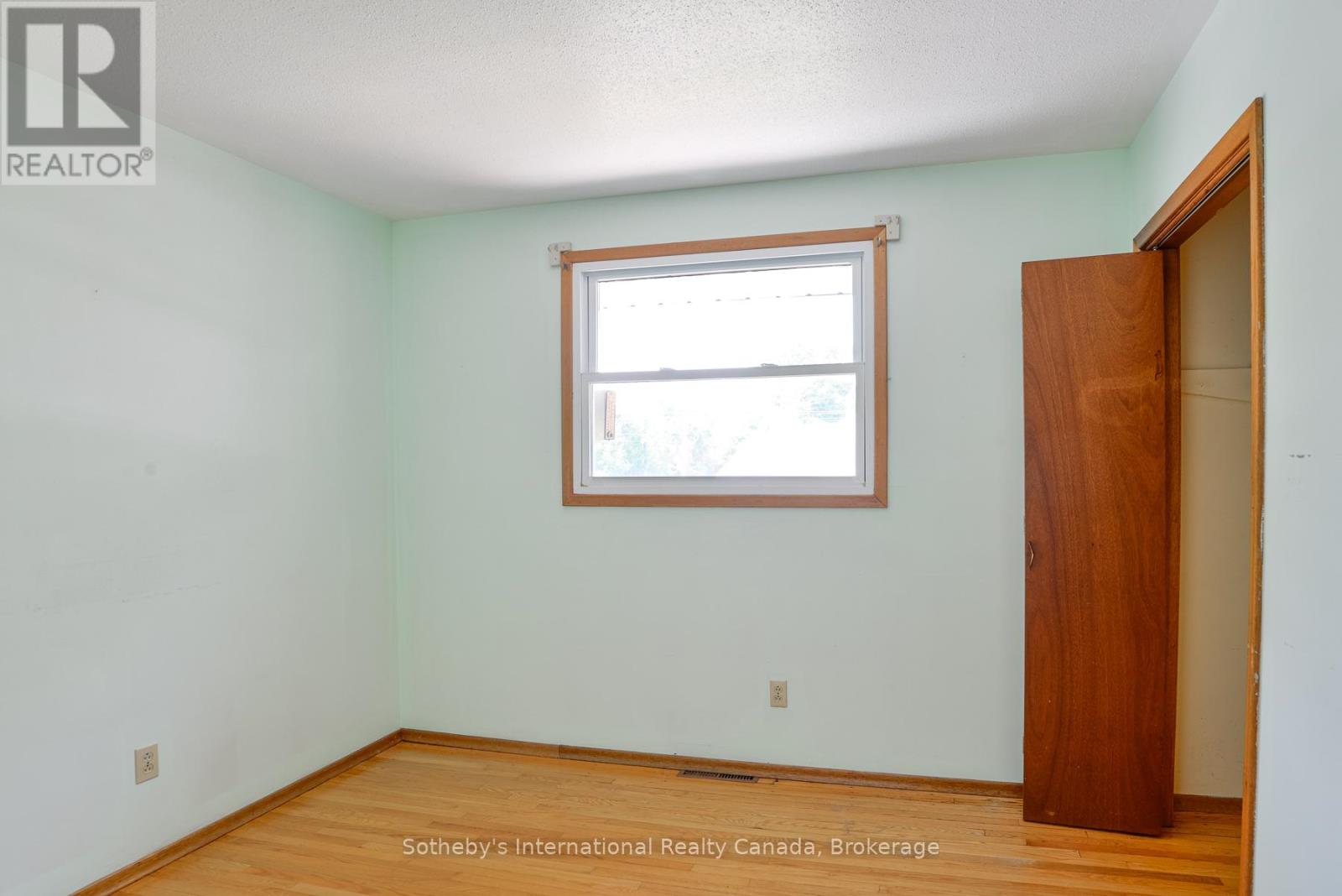 455 Fairview Drive, Gravenhurst, Ontario  P1P 1L2 - Photo 10 - X12346403