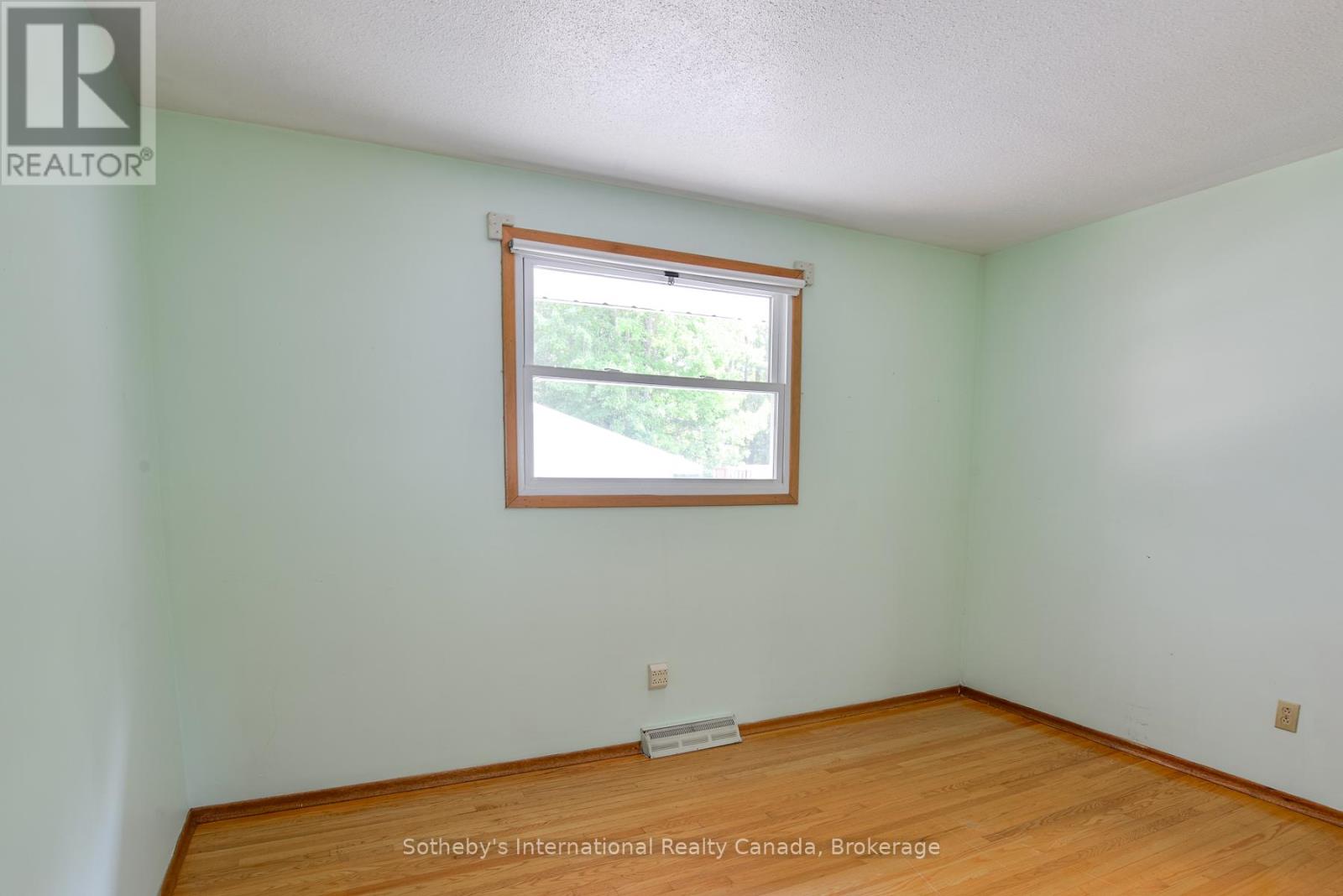 455 Fairview Drive, Gravenhurst, Ontario  P1P 1L2 - Photo 12 - X12346403