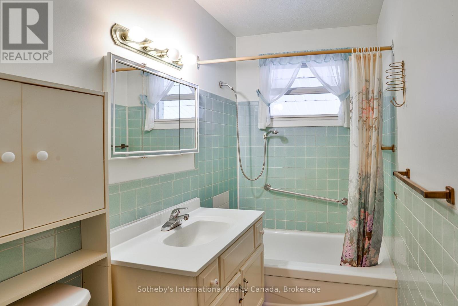 455 Fairview Drive, Gravenhurst, Ontario  P1P 1L2 - Photo 13 - X12346403
