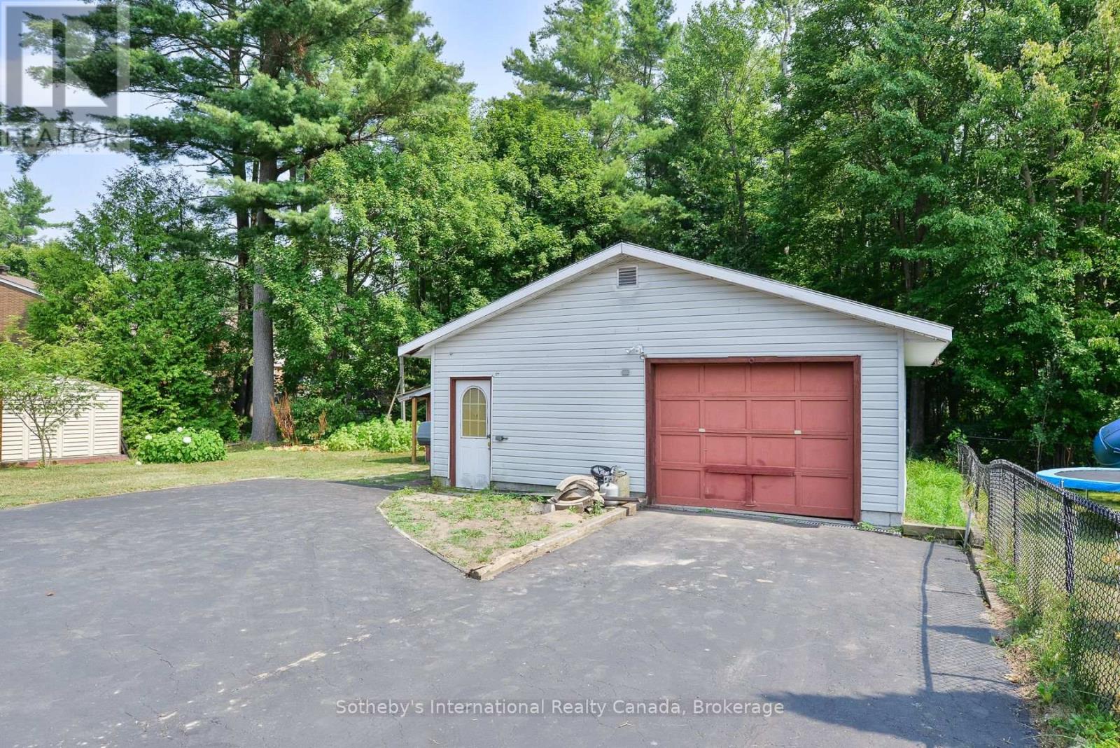 455 Fairview Drive, Gravenhurst, Ontario  P1P 1L2 - Photo 20 - X12346403