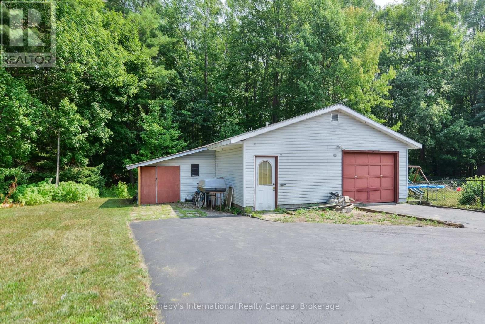 455 Fairview Drive, Gravenhurst, Ontario  P1P 1L2 - Photo 21 - X12346403