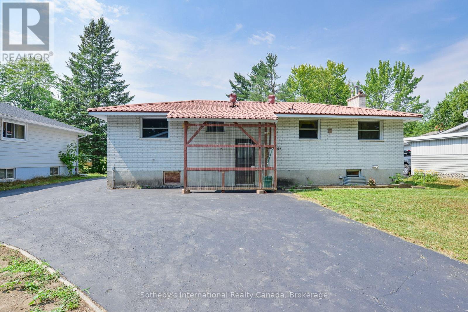 455 Fairview Drive, Gravenhurst, Ontario  P1P 1L2 - Photo 23 - X12346403