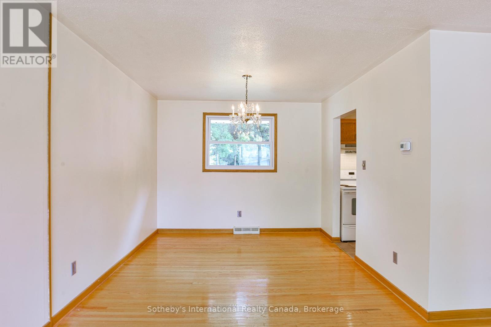 455 Fairview Drive, Gravenhurst, Ontario  P1P 1L2 - Photo 6 - X12346403