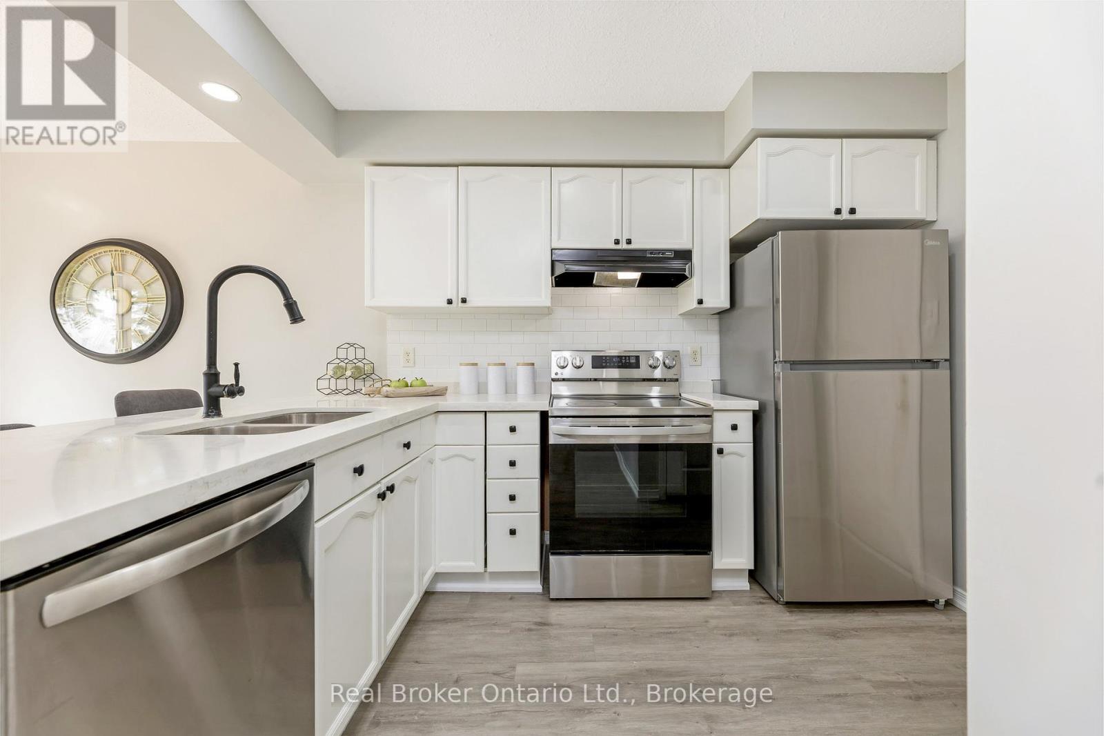 122 Silurian Drive, Guelph, Ontario  N1E 7G1 - Photo 14 - X12346544