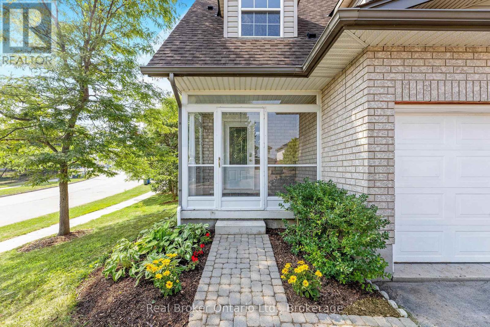 122 Silurian Drive, Guelph, Ontario  N1E 7G1 - Photo 5 - X12346544