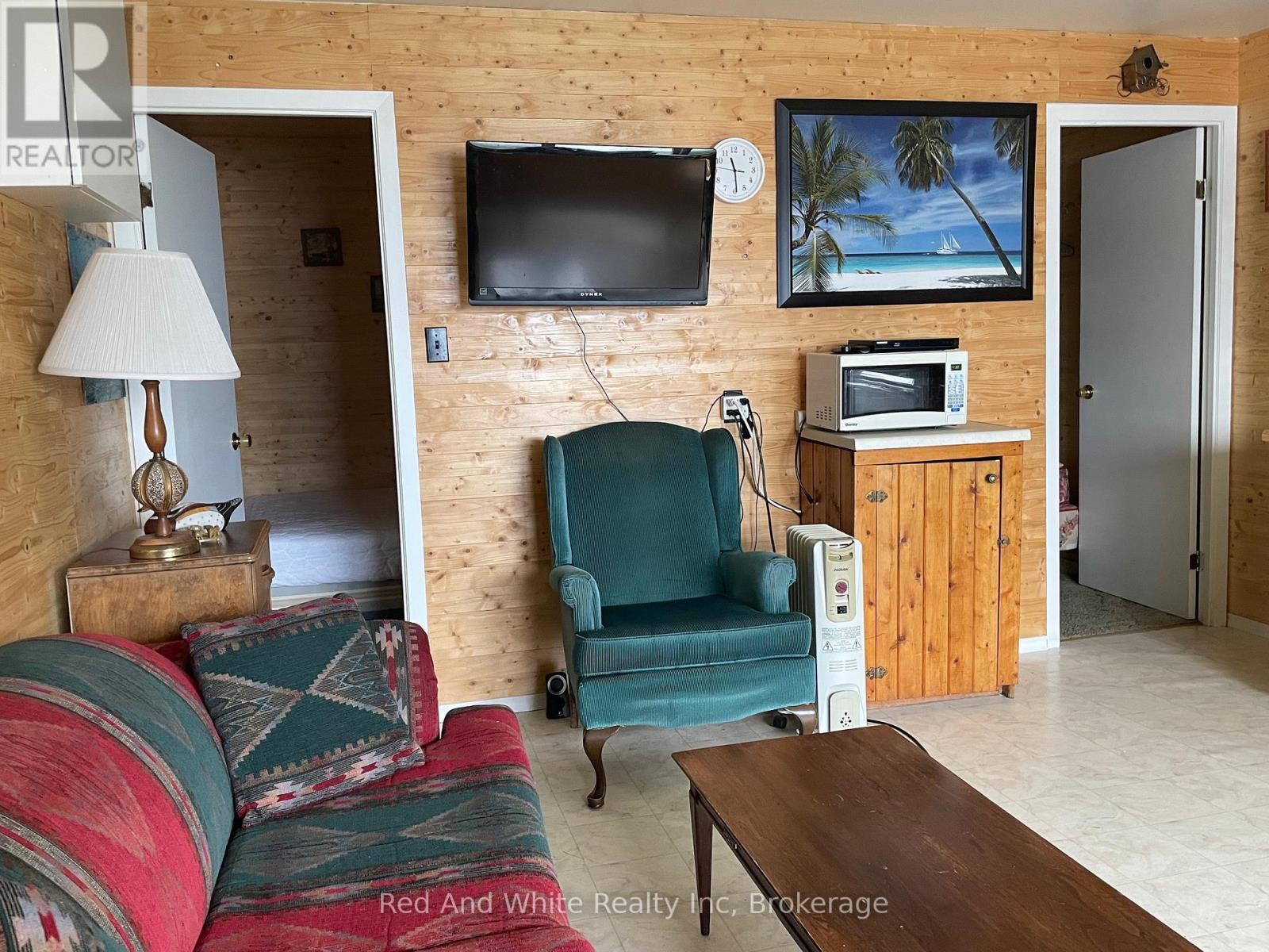 53 Cottage Court, Burk's Falls, Ontario  P0A 1C0 - Photo 12 - X12348708