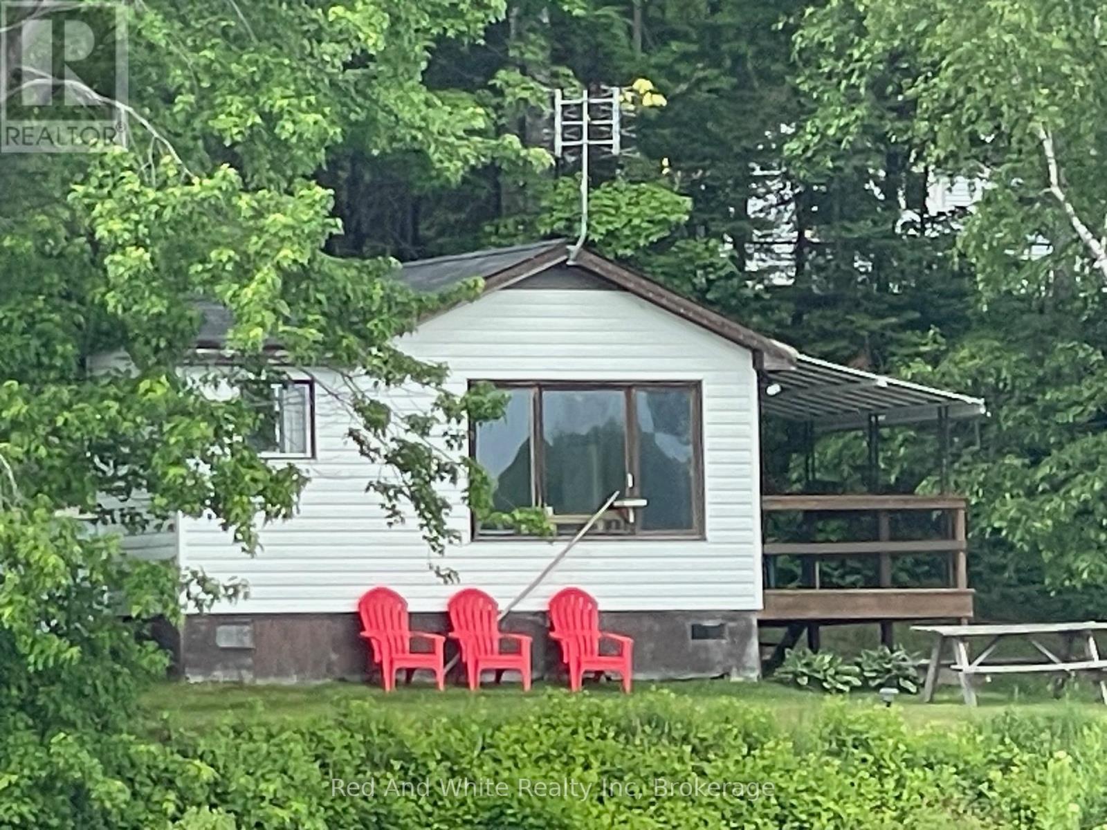 53 Cottage Court, Burk's Falls, Ontario  P0A 1C0 - Photo 3 - X12348708