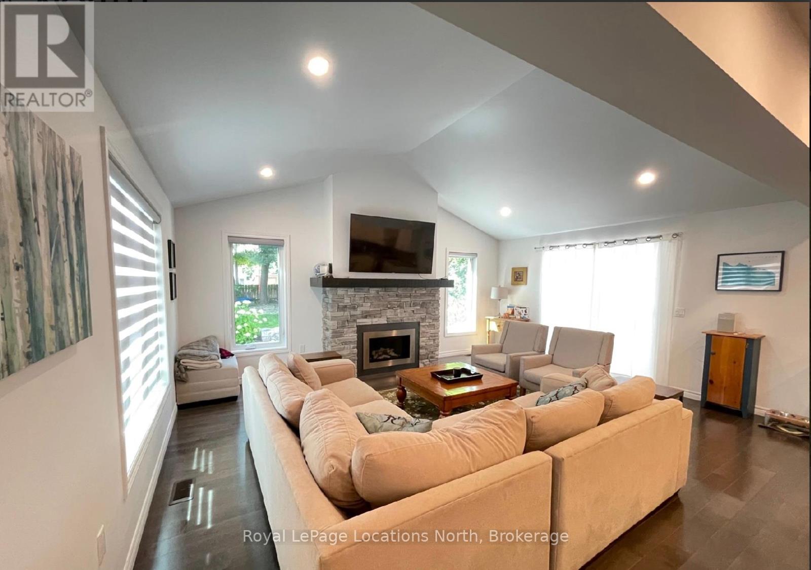 16 Sunset Court, Collingwood, Ontario  L9Y 4Y3 - Photo 3 - S12349312