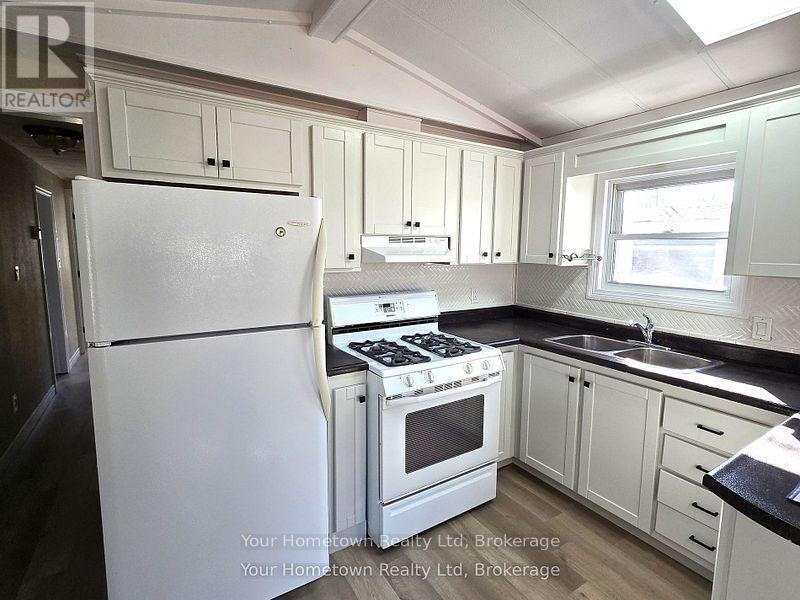 483 Spruce Street, Centre Wellington, Ontario  N1M 2W5 - Photo 5 - X12351526