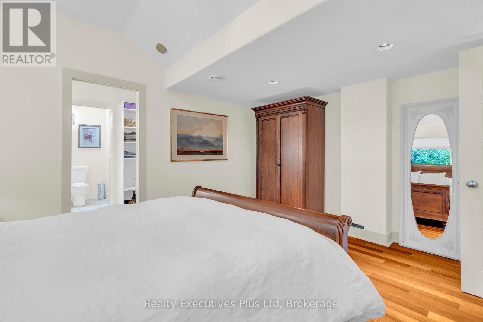 4 Glenhill Place, Guelph, Ontario  N1E 4G7 - Photo 14 - X12351790