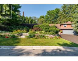 4 GLENHILL PLACE, Guelph, Ontario