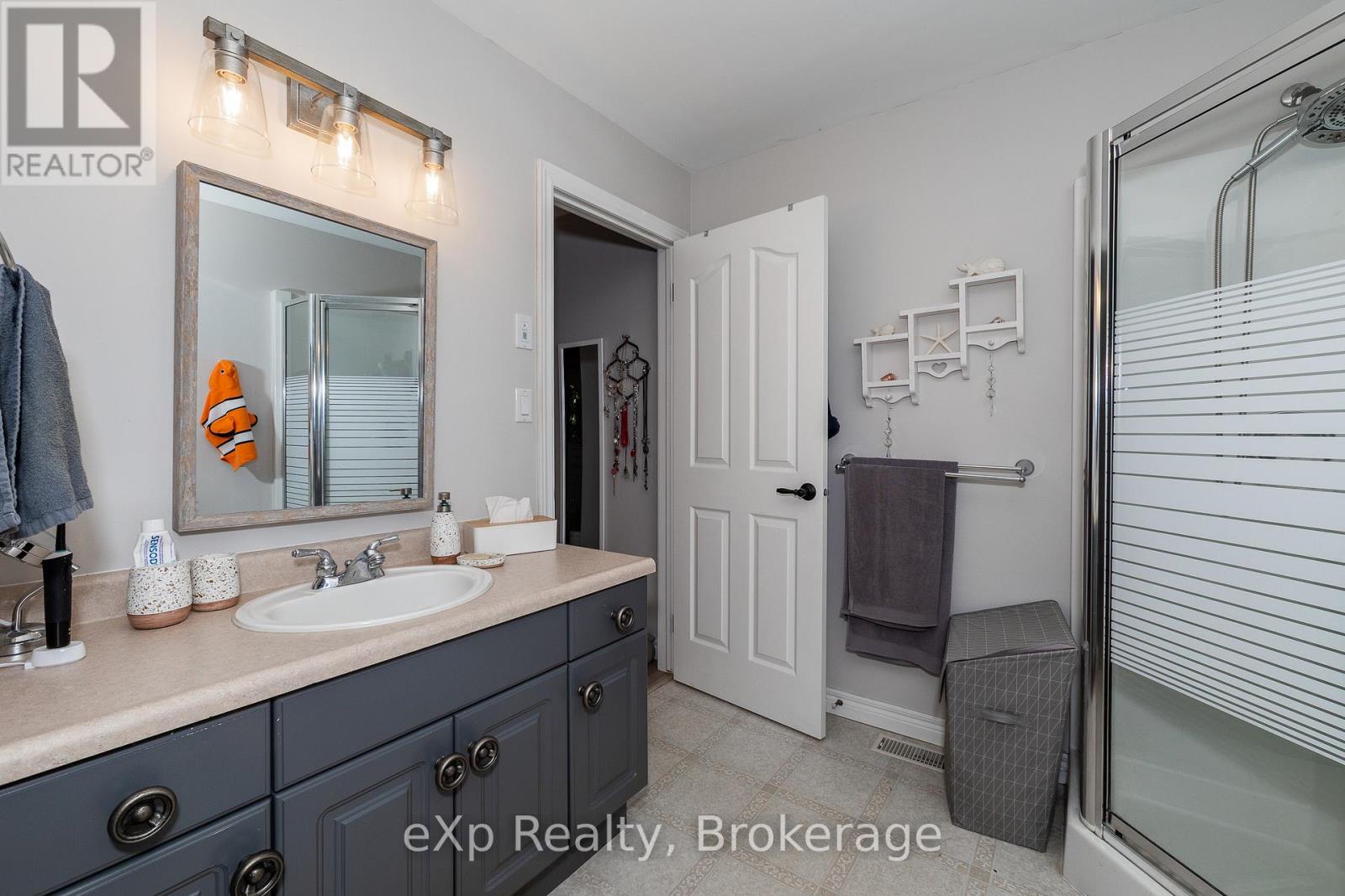 126 Wilson Drive, Georgian Bluffs, Ontario  N0H 2T0 - Photo 25 - X12352782