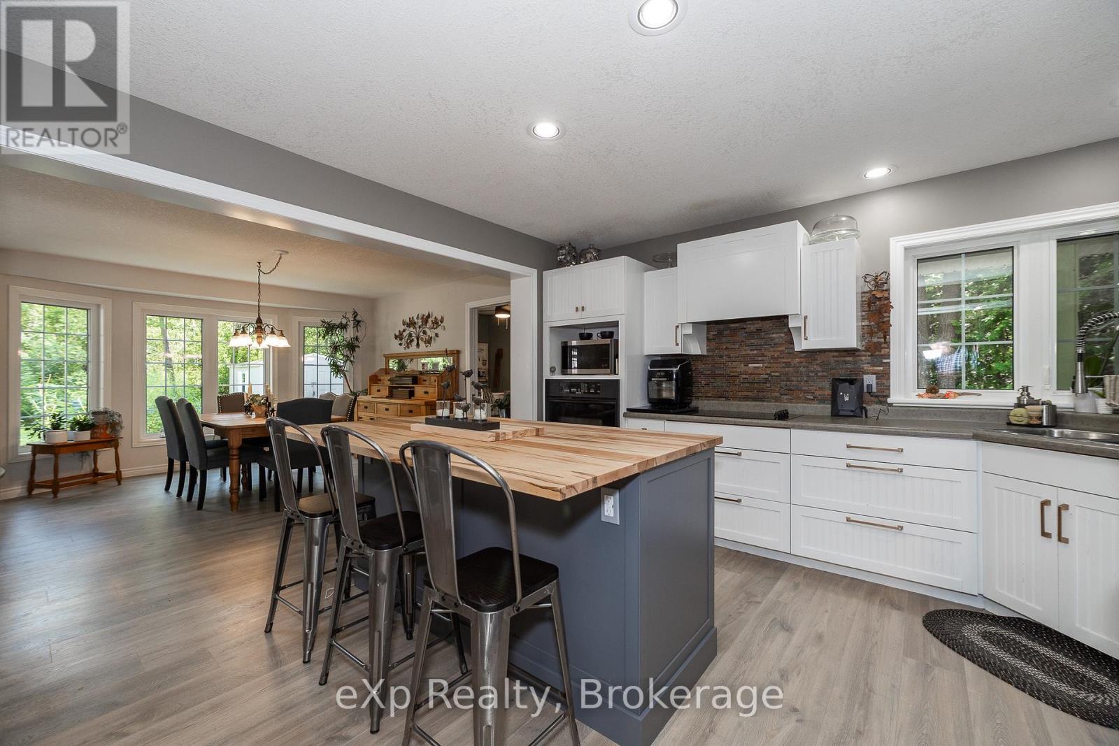 126 Wilson Drive, Georgian Bluffs, Ontario  N0H 2T0 - Photo 8 - X12352782