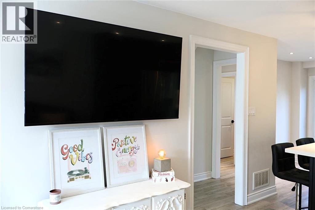 9 Duncairn Court, Hamilton, Ontario  L9C 6G2 - Photo 8 - 40761206
