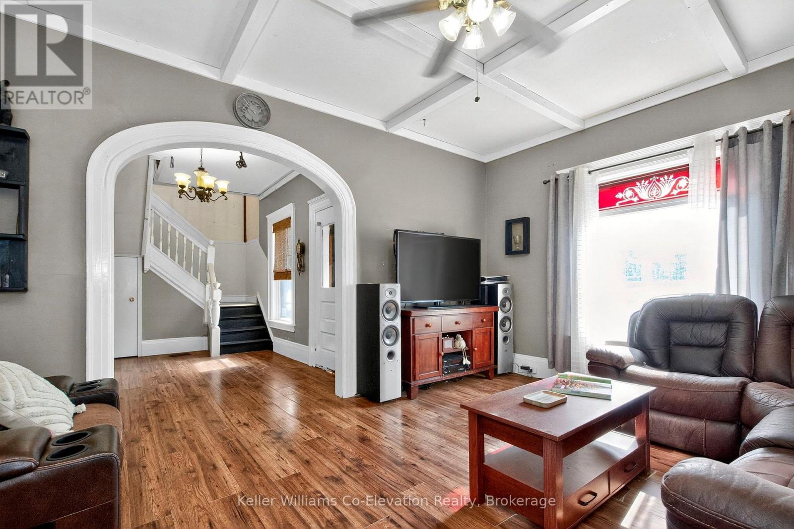 38 Richard Street, Tay, Ontario  L0K 2A0 - Photo 4 - S12353063