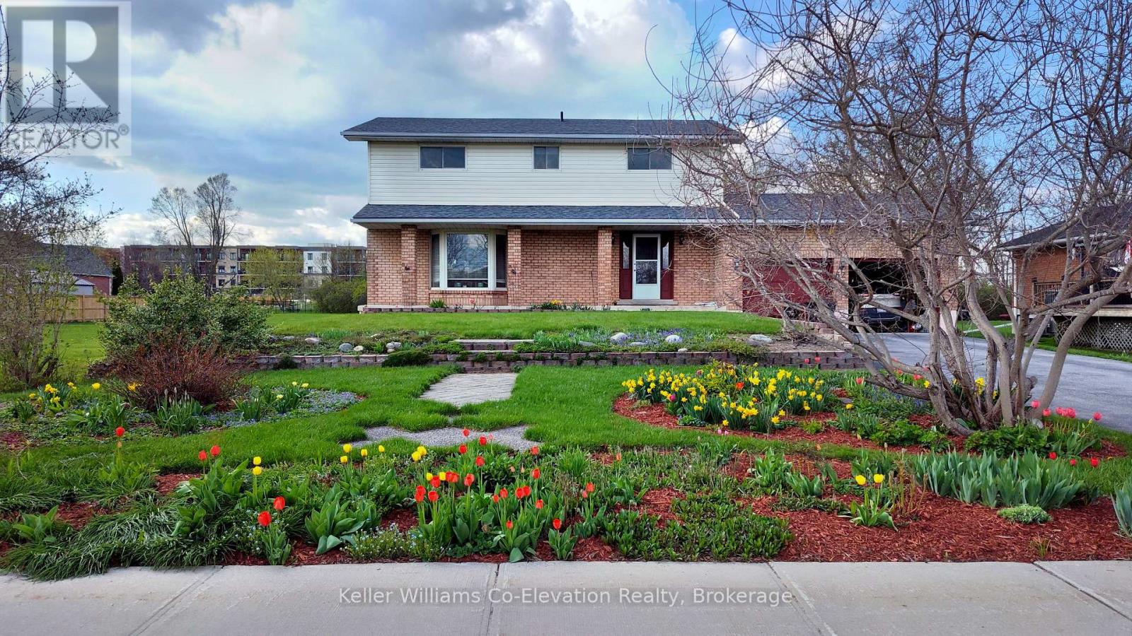 62 George Street E, Clearview, Ontario  L0M 1G0 - Photo 2 - S12353198