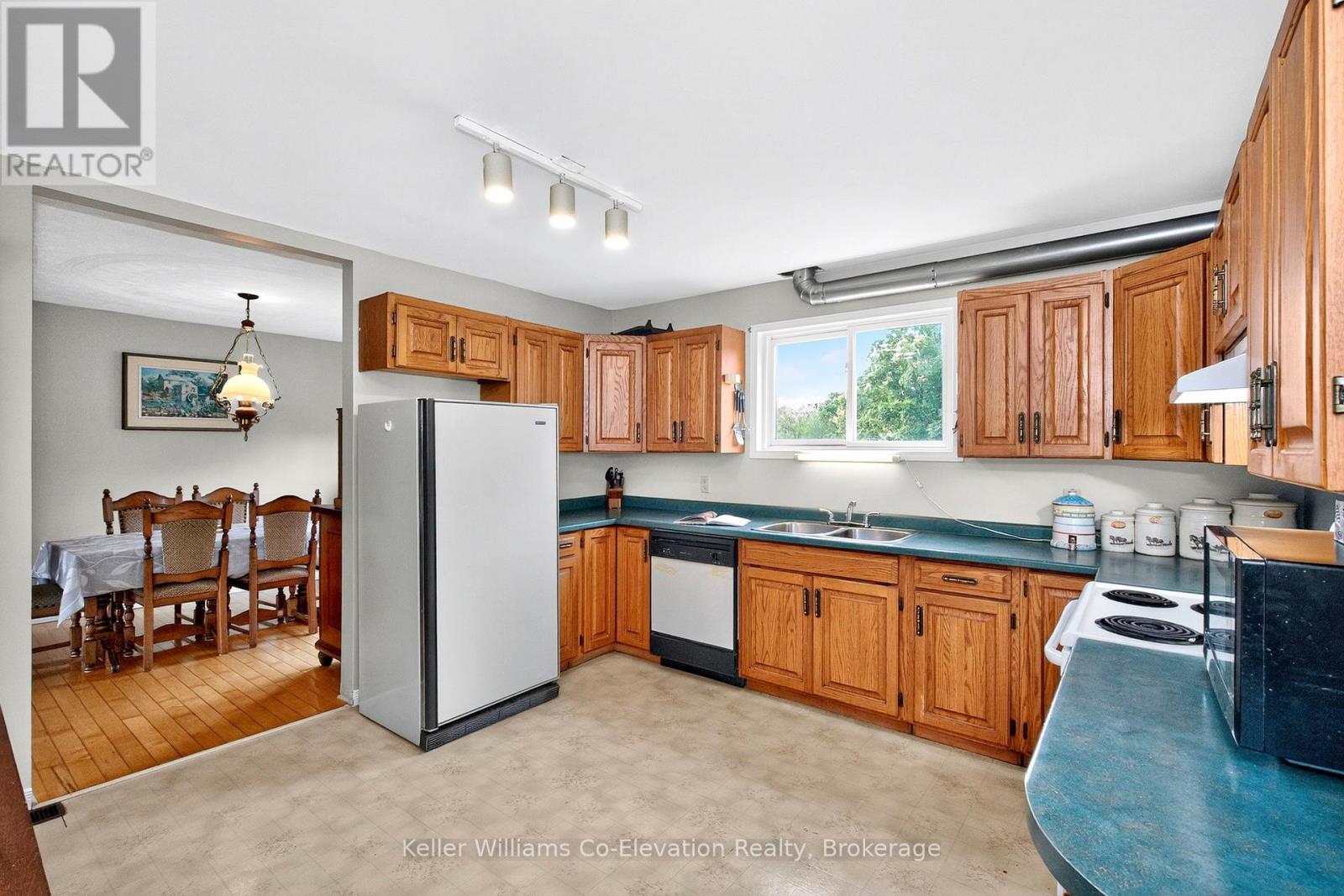 62 George Street E, Clearview, Ontario  L0M 1G0 - Photo 6 - S12353198