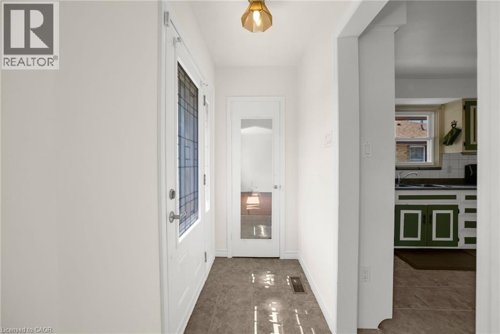 272 Upper Paradise Road Unit# A, Hamilton, Ontario  L9C 5C2 - Photo 5 - 40761431