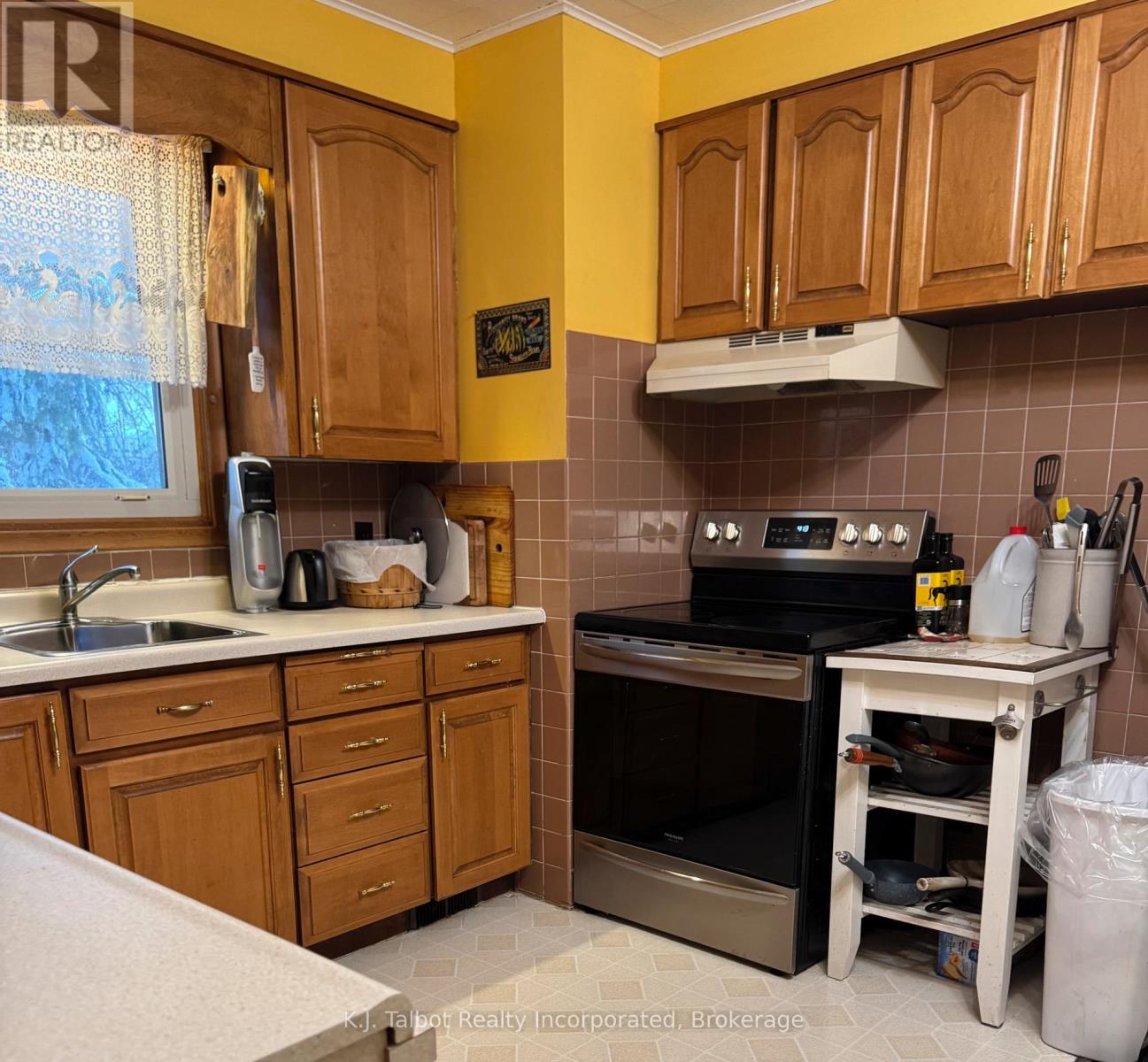 50 Mary Street N, Central Huron, Ontario  N0M 1L0 - Photo 10 - X12353840