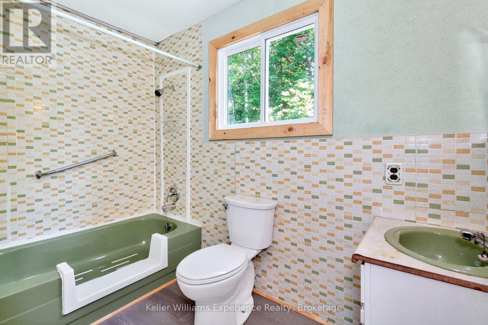 180&184 Silver Birch Crescent, Tay, Ontario  L0K 1R0 - Photo 23 - S12354197