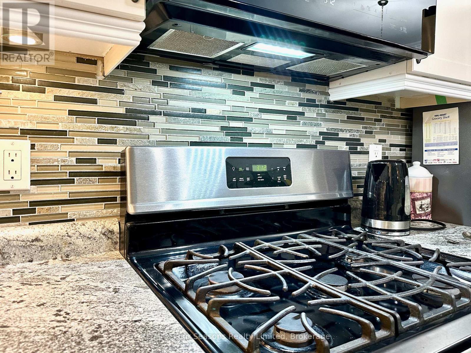 225 Christopher Street, Clearview, Ontario  L0M 1S0 - Photo 15 - S12354209