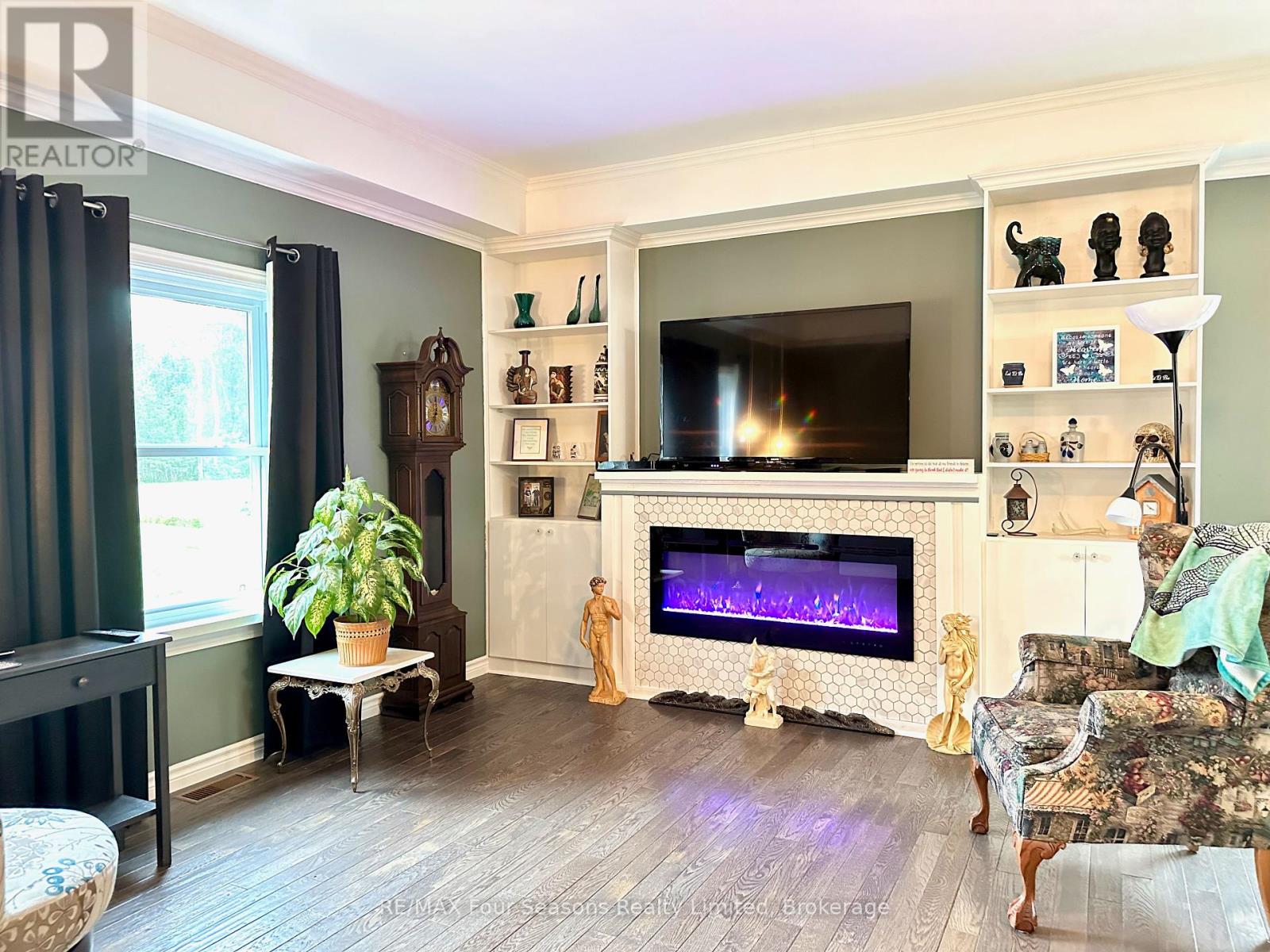 225 Christopher Street, Clearview, Ontario  L0M 1S0 - Photo 24 - S12354209