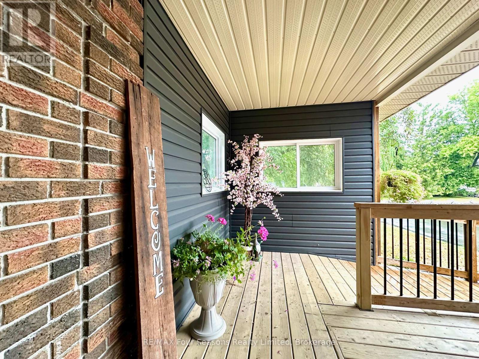 225 Christopher Street, Clearview, Ontario  L0M 1S0 - Photo 7 - S12354209