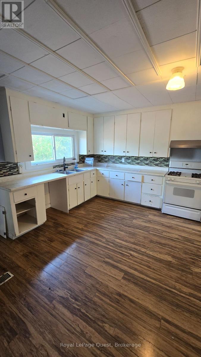 699 Quebec Street, Midland, Ontario  L4R 1E3 - Photo 3 - S12354295