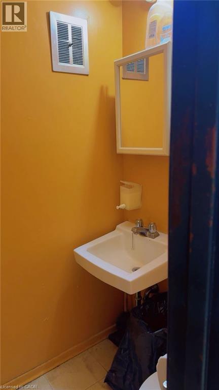 390 Courtland Avenue, Kitchener, Ontario  N2G 2W2 - Photo 5 - 40761667