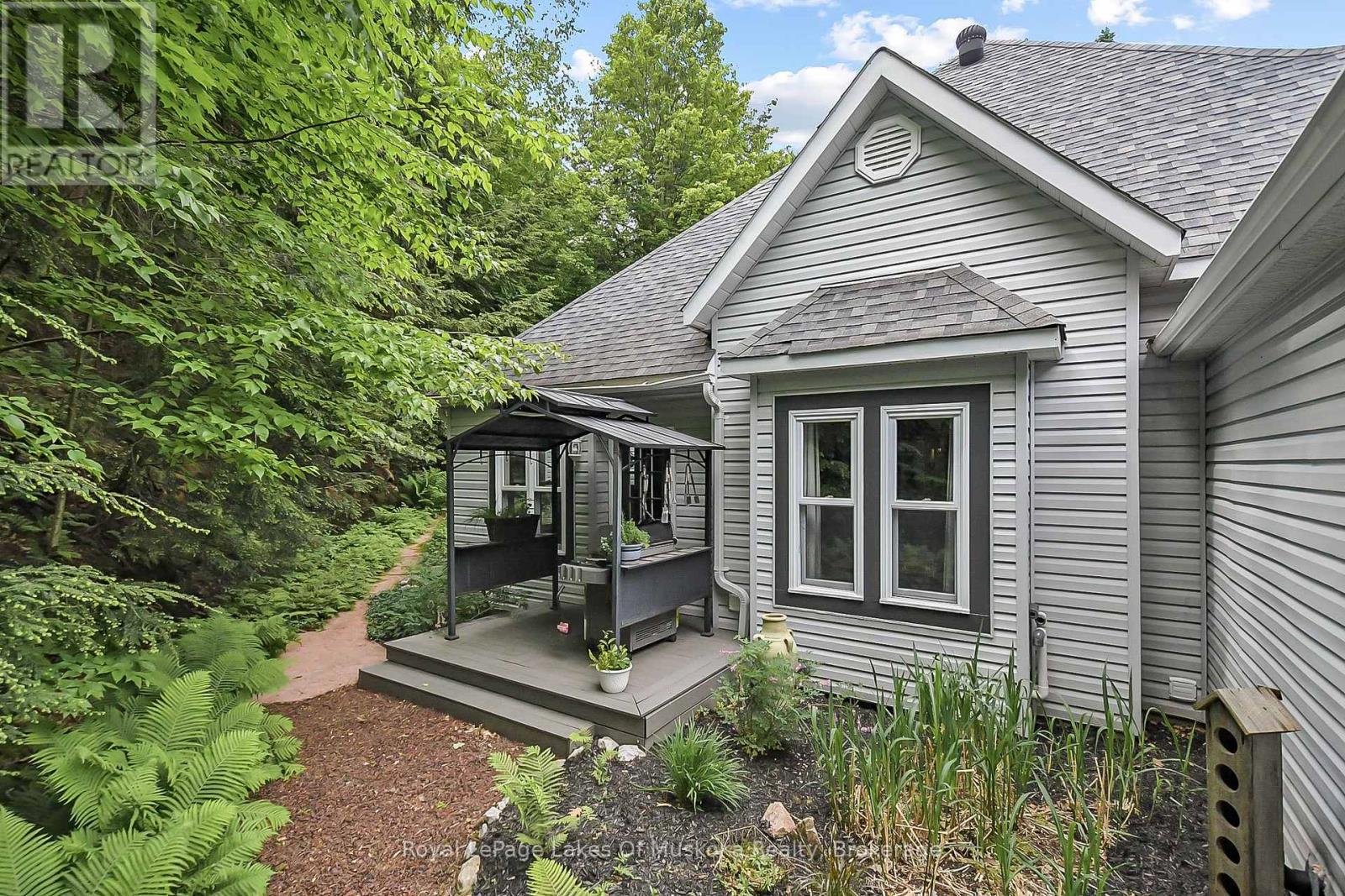 103 Southbank Drive, Bracebridge, Ontario  P1L 1G3 - Photo 3 - X12354547