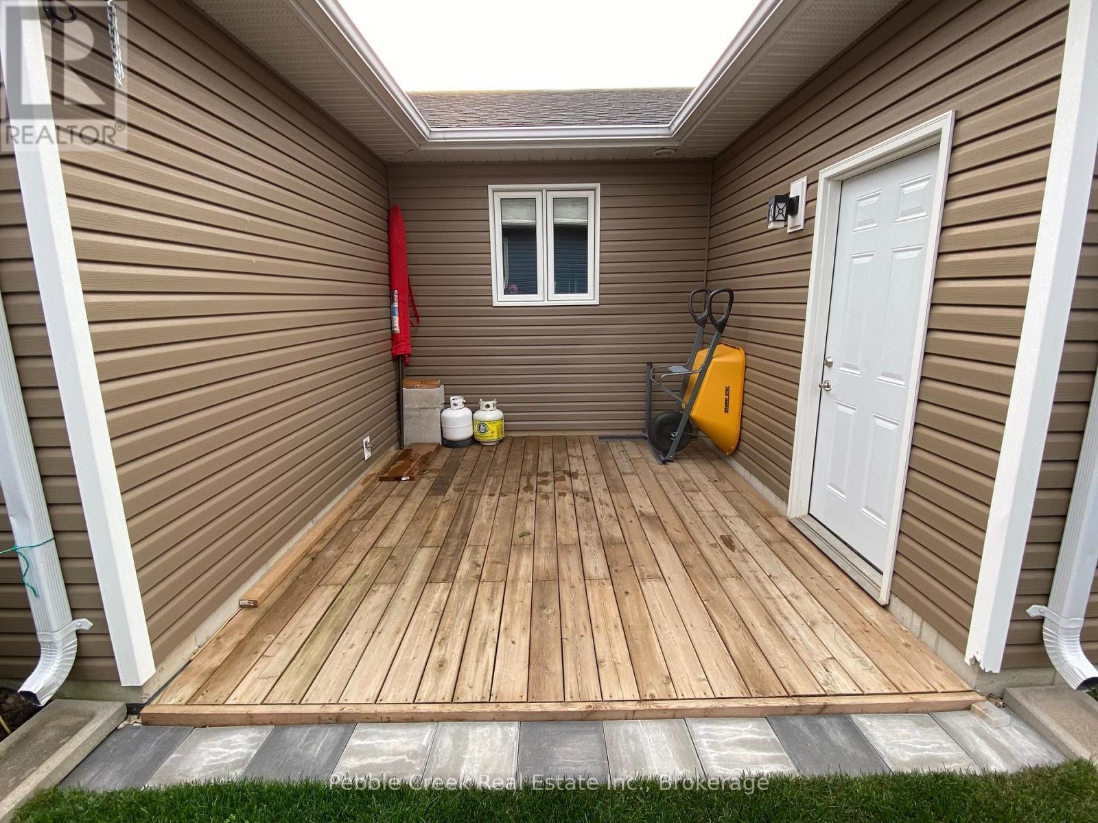 61 Lake Breeze Drive, Ashfield-Colborne-Wawanosh, Ontario  N7A 0B8 - Photo 27 - X12355019