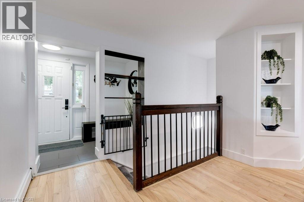 636 West Oval Drive, Burlington, Ontario  L7T 1B9 - Photo 6 - 40762233