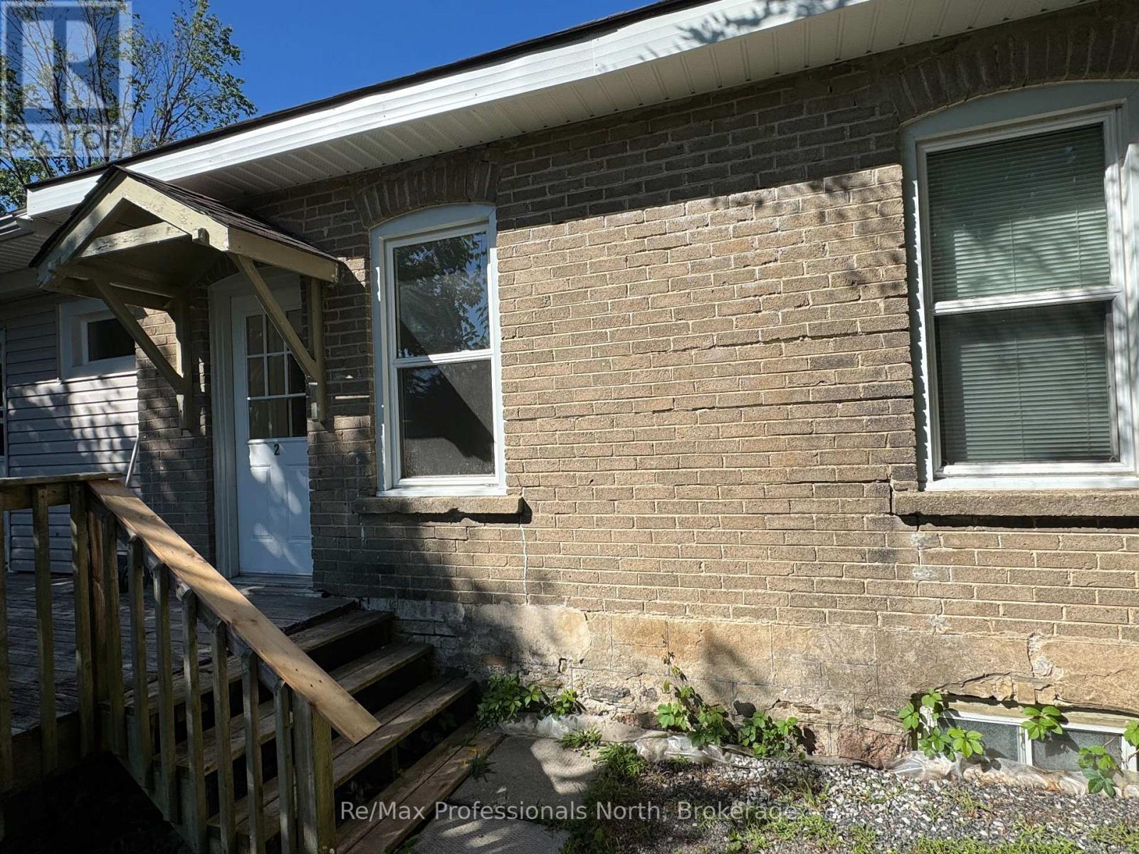 261 Hotchkiss Street, Gravenhurst, Ontario  P1P 1H7 - Photo 17 - X12355827