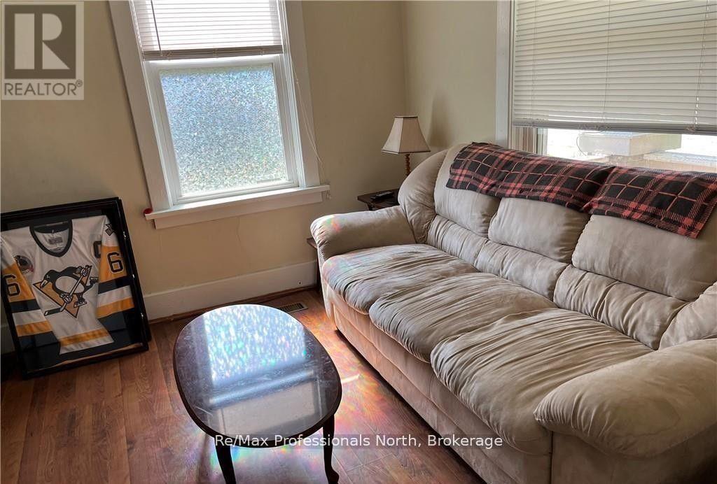 261 Hotchkiss Street, Gravenhurst, Ontario  P1P 1H7 - Photo 6 - X12355827