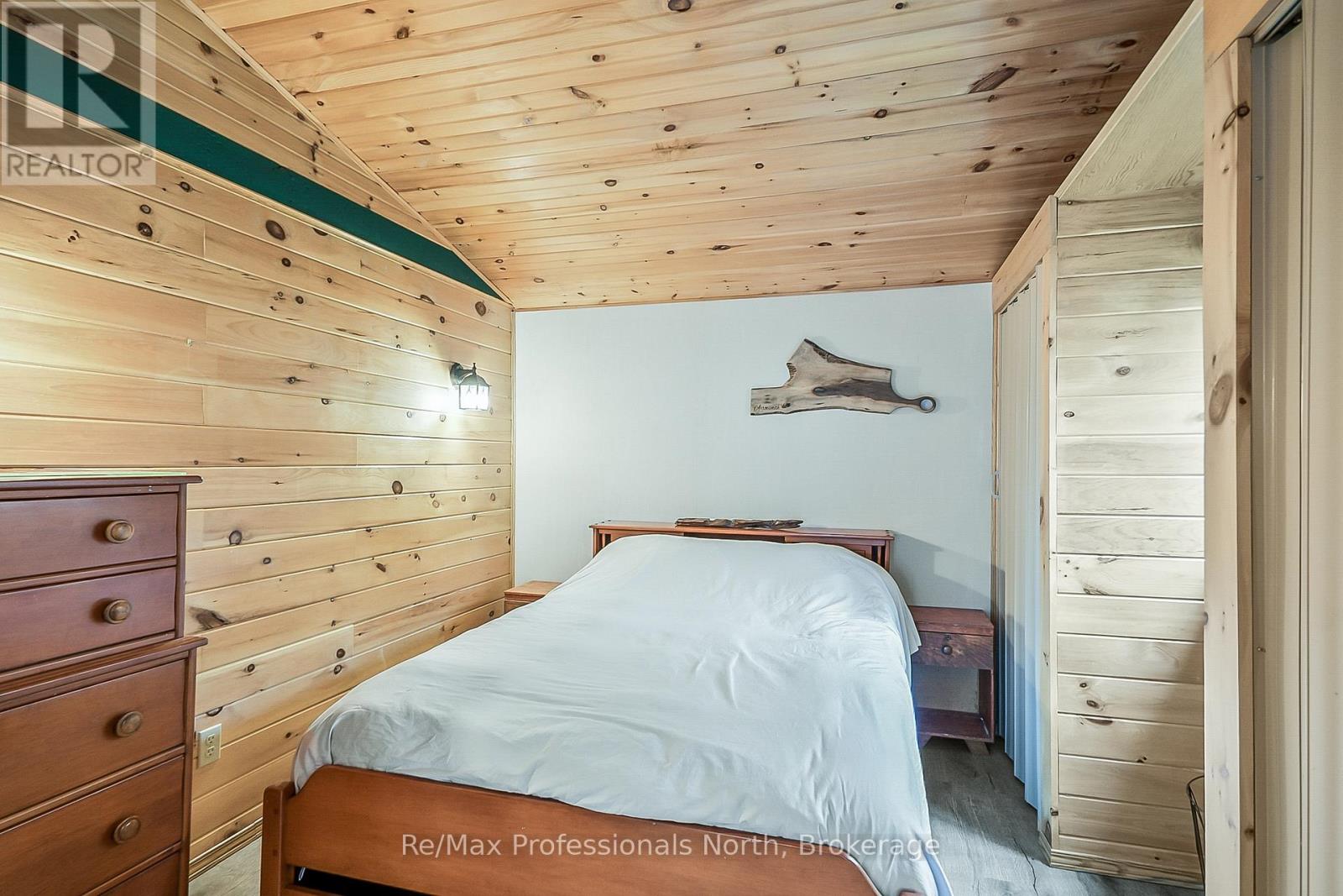 520 First Street N, Gravenhurst, Ontario  P1P 1B9 - Photo 13 - X12356952