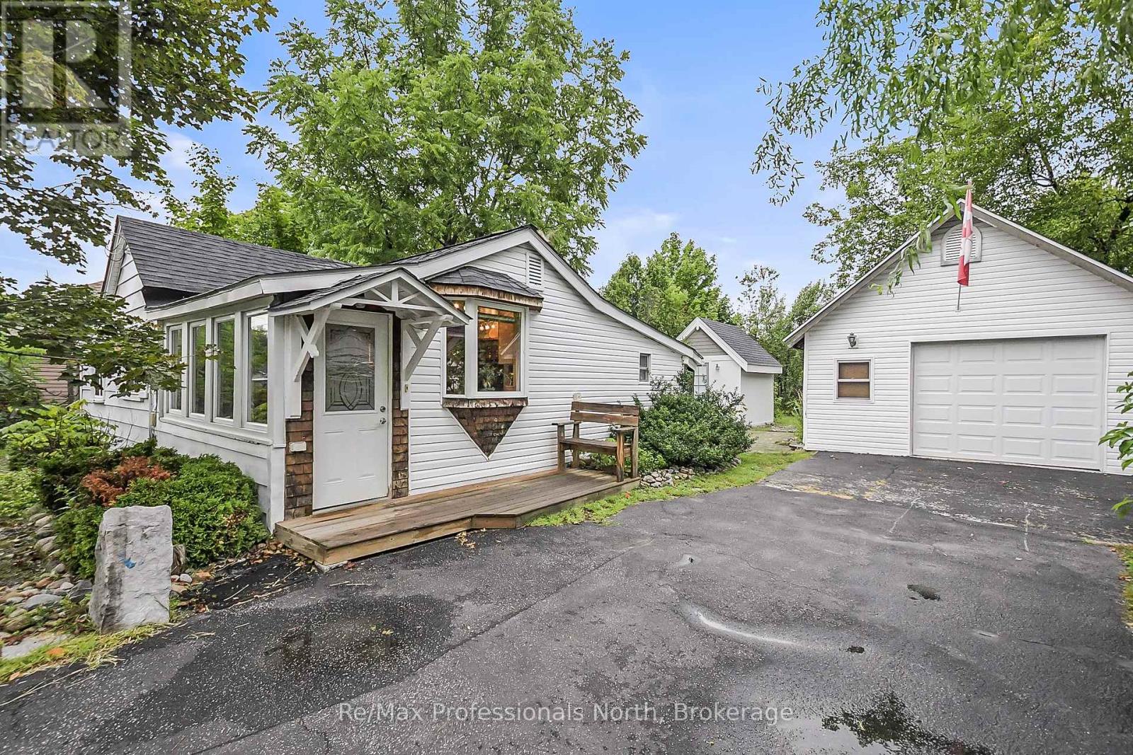 520 First Street N, Gravenhurst, Ontario  P1P 1B9 - Photo 2 - X12356952