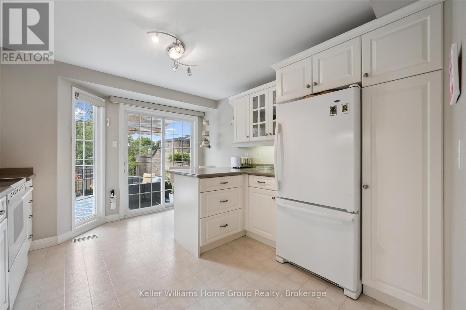 4 - 106 Woodlawn Road E, Guelph, Ontario  N1E 1B7 - Photo 12 - X12357962