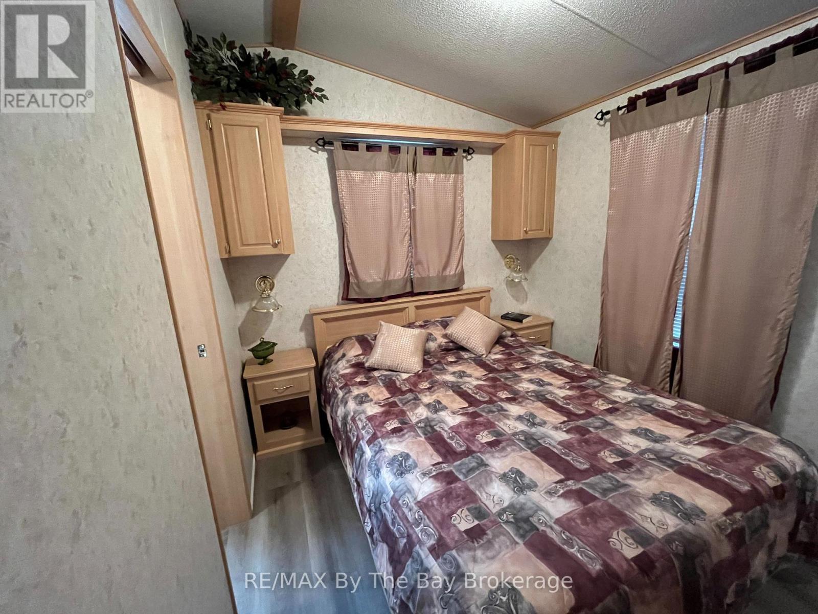 247 - 85 Theme Park Drive, Wasaga Beach, Ontario  L9Z 1X7 - Photo 16 - S12358368