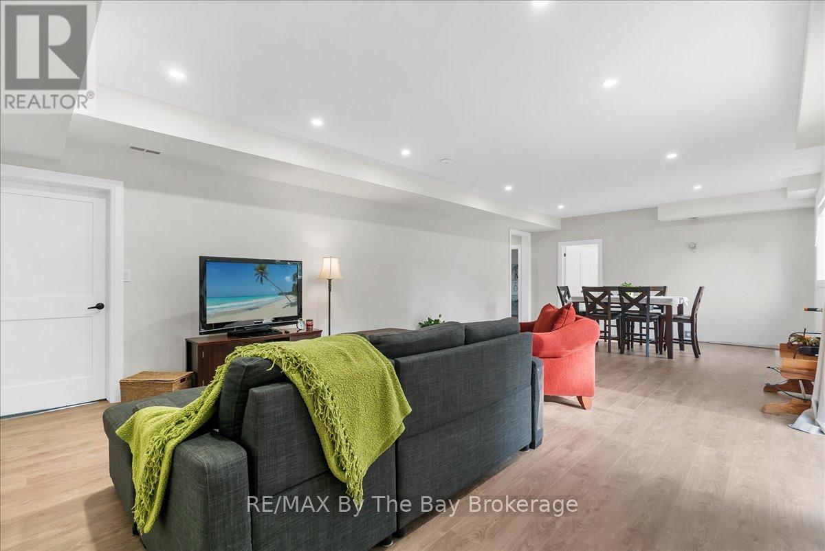146 Mary Street, Clearview, Ontario  L0M 1G0 - Photo 25 - S12358694
