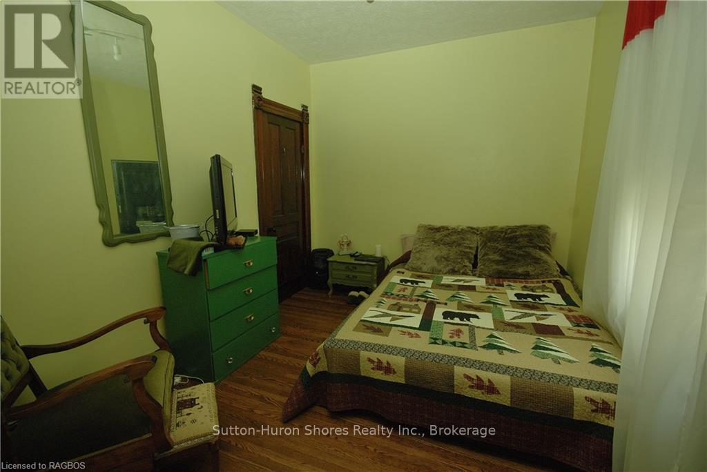 412 Goderich Street, Saugeen Shores, Ontario  N0H 2C1 - Photo 12 - X12360771