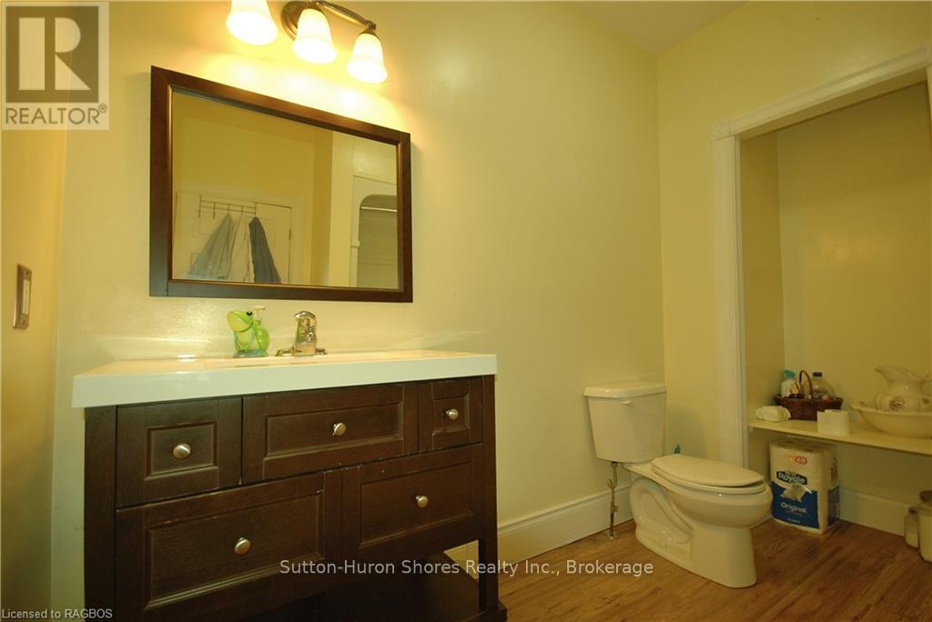 412 Goderich Street, Saugeen Shores, Ontario  N0H 2C1 - Photo 19 - X12360771