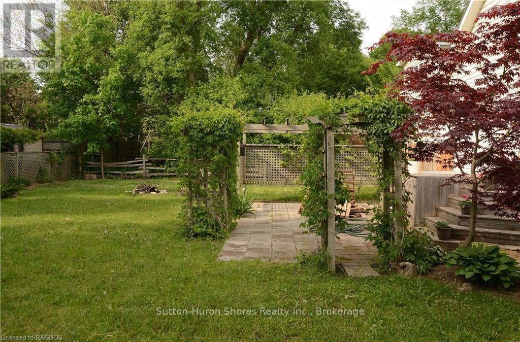 412 Goderich Street, Saugeen Shores, Ontario  N0H 2C1 - Photo 33 - X12360771