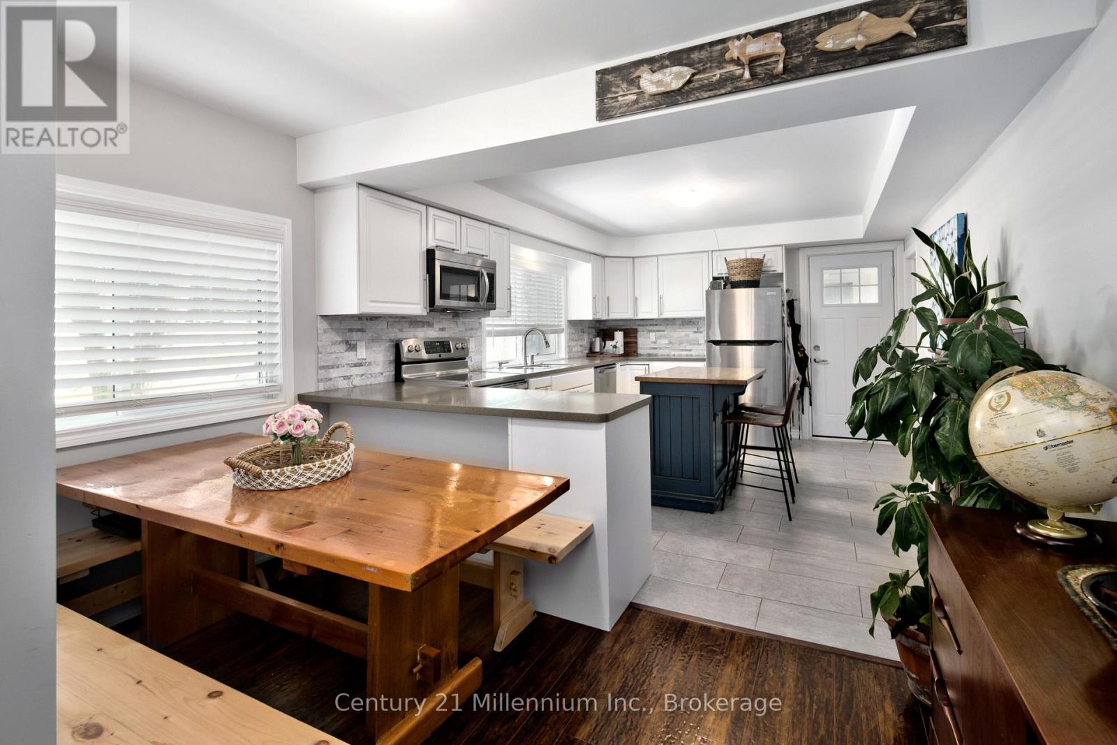 5 Bells Park Road, Wasaga Beach, Ontario  L9Z 2X2 - Photo 12 - S12361253