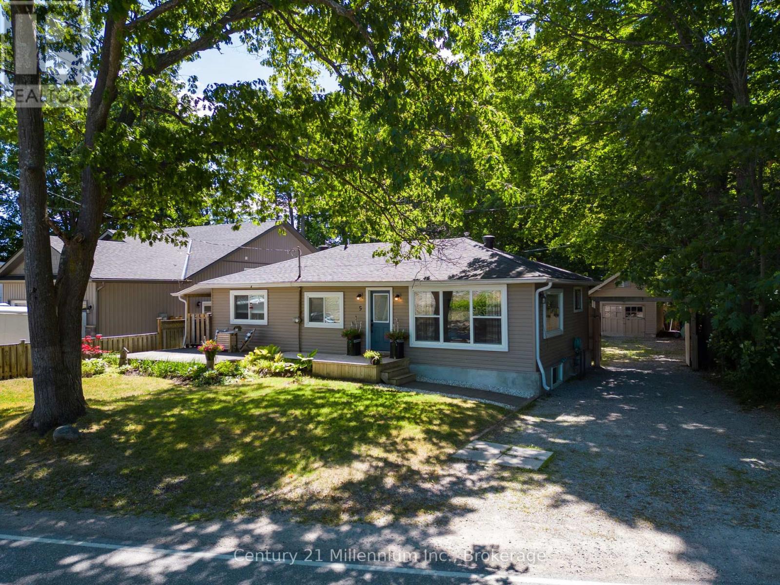 5 Bells Park Road, Wasaga Beach, Ontario  L9Z 2X2 - Photo 2 - S12361253
