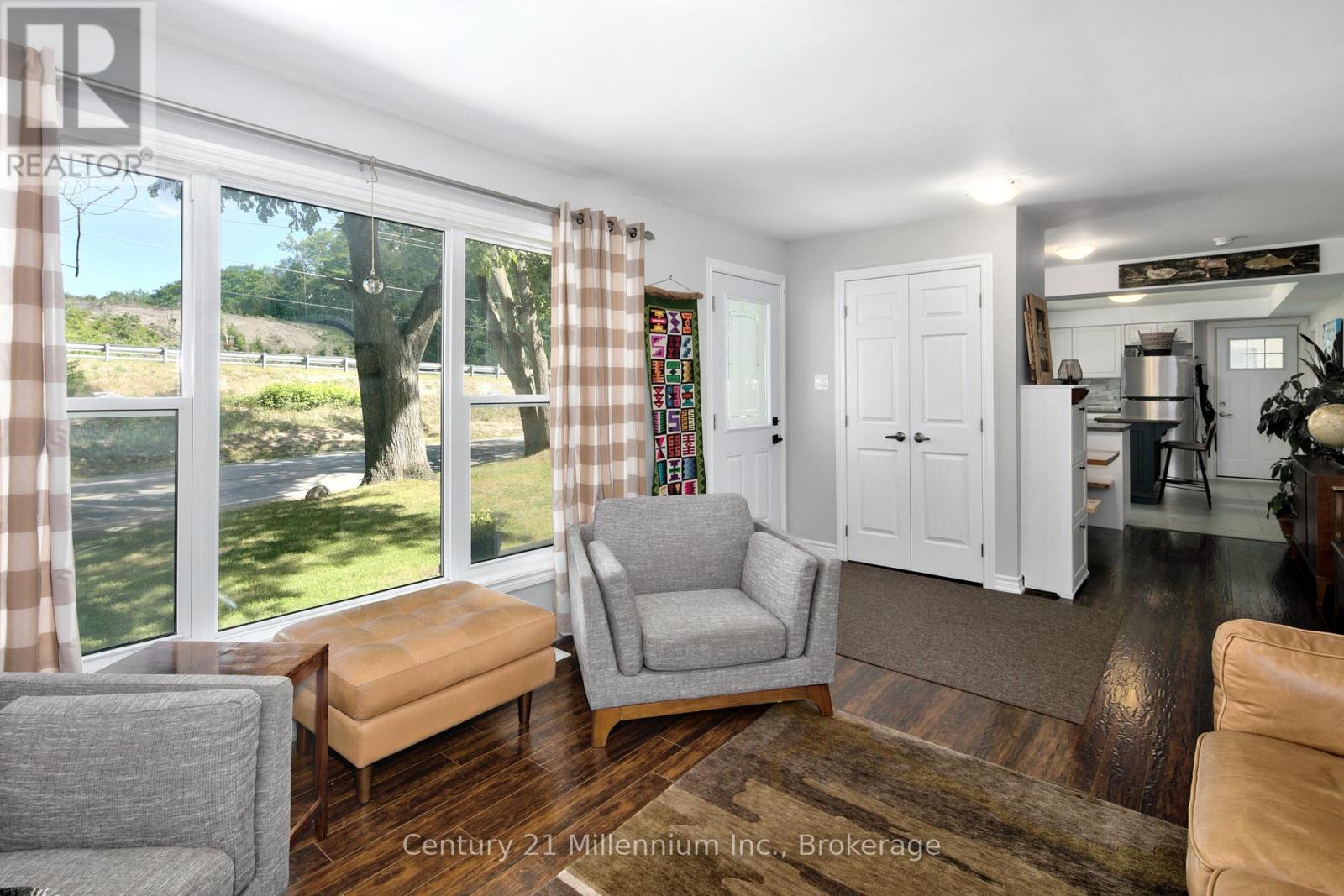 5 Bells Park Road, Wasaga Beach, Ontario  L9Z 2X2 - Photo 7 - S12361253