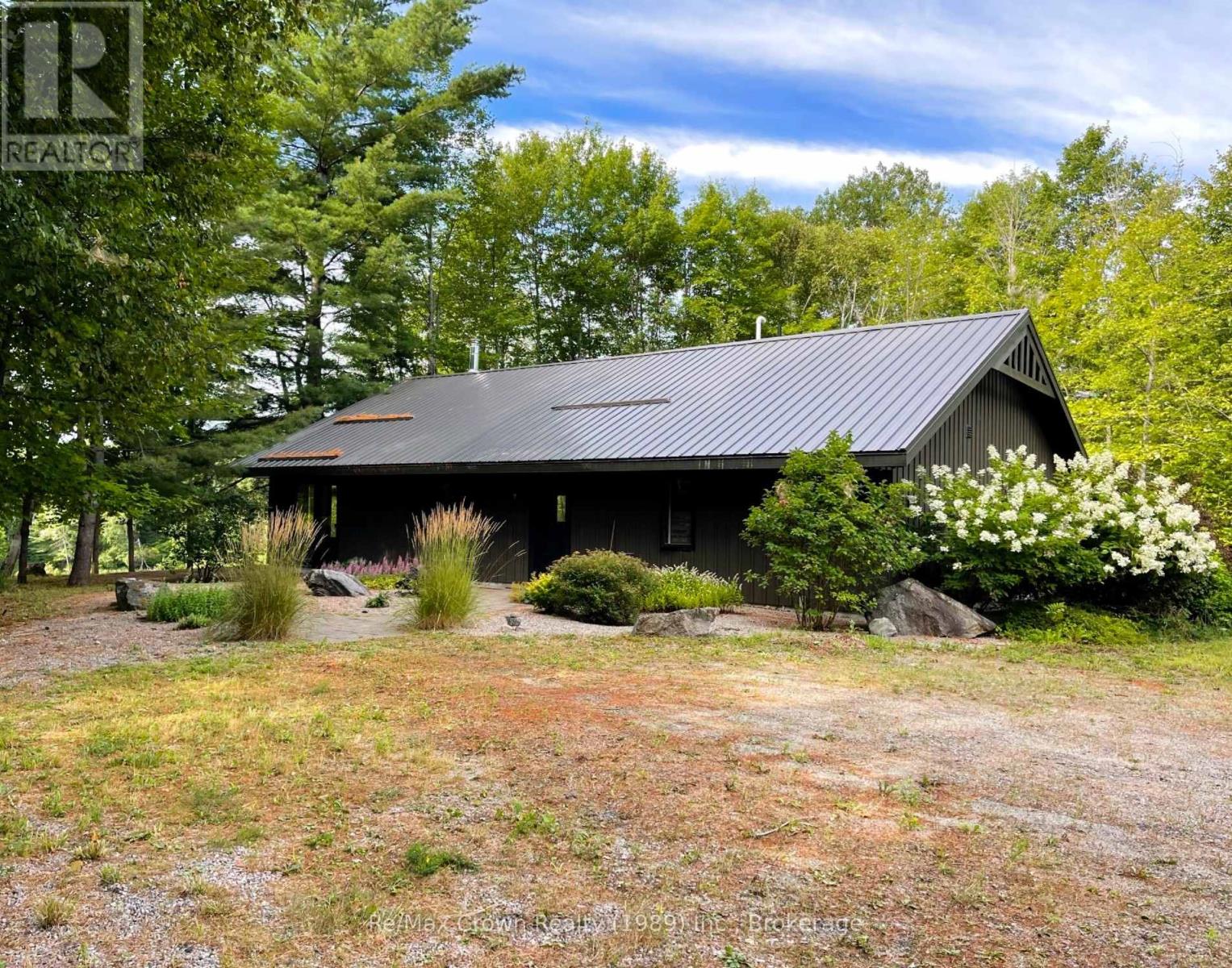 121 LAKE NIPISSING ROAD, Nipissing, Ontario